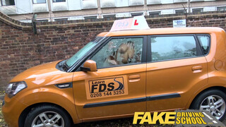 Fake Driving School - kékhajú csajszi seggbe akarja