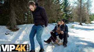 Tűz mellett lobbanó szenvedélyes generációs légyott