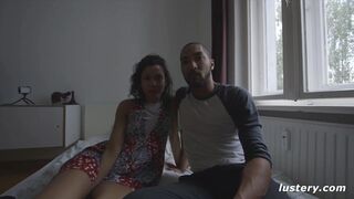 Miriam Prado szenvedélyesen hódol a nyilvános élvezeteknek