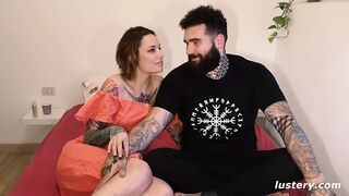 Silvia odaadó szájmunkája Desmond férfiasságán spanyol szenvedéllyel