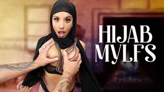 Hijab Mostohaanya Nem Túl Vad, De Tiltott Testrészeit Mutatva Mostohafiának Őrült Tabunak Érzi