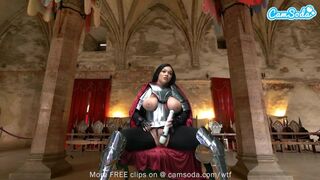 Ashlyn Peaks lovagpáncélos cosplayben izgatja magát a varázspálcával