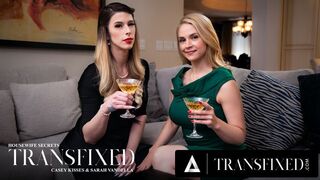 Sarah Vandella és Casey Kisses forró csábítása, míg a férj a munkán van
