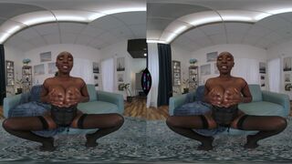 Zaawaadi perzselő punci simogatása VR-ben csábító alsóneműben