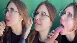 Tini szopja a farkát a tavon, lenyeli a forró spermát