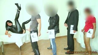 A sperma party! Végtelenül forró dugás a latexbe öltözött csábítóval!