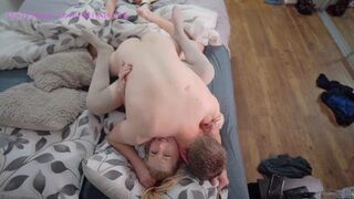 Mia szenvedélyesen ölelkezik új harisnyában és kap gyönyörű belső kiömlést