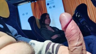 Idegen tini orálisan kényezteti a farkadat a buszon