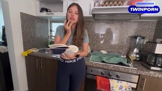 Csábító szőke szomszédnőm izgi maszturbációs videót készít a kedvesének