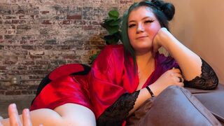 Casting curvy: megdugja a mostoha kiscsaját, hogy féltékennyé tegye a voltját