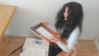 Bármit bevet a tantaly tanácsadó, hogy rábeszéljen egy forró szexjátékra
