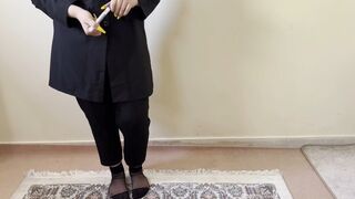 A főnök azt mondta, ha nem akarok kirúgva lenni, meg kell elégítenem őt szexben, és... (perzsa dialógus)