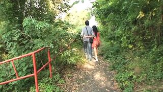 Fiatal lány durván megdöngetve a szabadban egy öreg pasastól