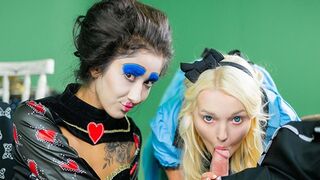 VR Conk Alice megmutatja, milyen érzéki módon nyalja és szopja a kemény farkat cosplayben, POV-ból nézve punci nyalással és hármasban