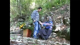Mellbőséges MILF és tini lány nagy farkú öreg pasiknak szopnak és basznak a fenekükbe – teljes film