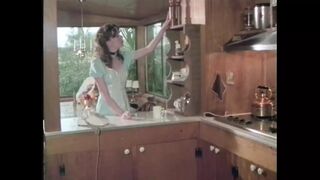 Lollipop Cream 3. rész: a lány mohón szopja John Holmes vastag, lüktető farkát retro forróságban