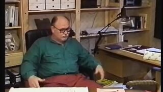 Old Pigs: Dús mellű titkárnő csupasz popsiját két vastag hímvessző tömi tele és lövelli szét az arcára is