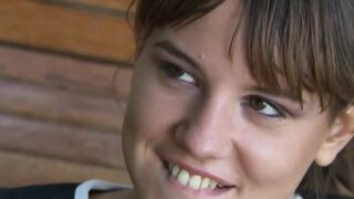 Claudia Antonelli érzéki nyelves kedvében szopkodja Marco Nero vastag farkát, majd Cindy Hope gyönyörűséges közreműködésével hátsó bejáratban élvezi a kemény dugást.
