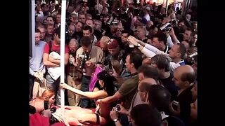 MILLY LIVE mohón nyeli Rocco Siffredi vastag farkát Katsuni és Milly D'Abbraccio társaságában klasszikus pornóban